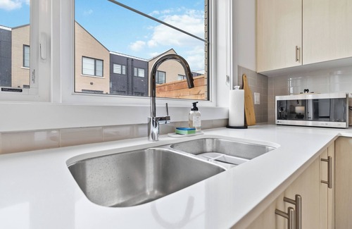 Burlington House | Furnished townhome 3 Bdrs, close to amenities & attractions, centrally located