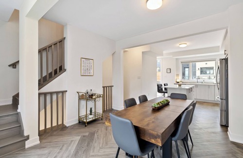 Burlington House | Furnished townhome 3 Bdrs, close to amenities & attractions, centrally located