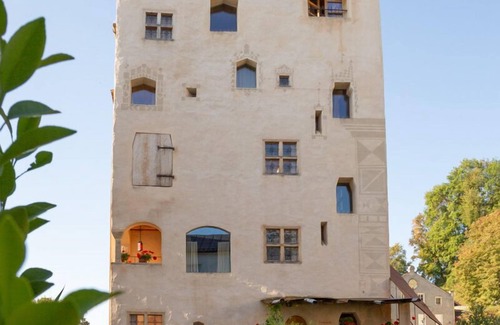 Trostberg Apartment | Fürstenpalais holiday apartment in the tower of Schedling Castle near Lake Chiemsee