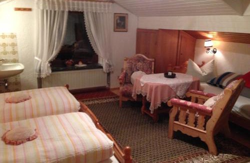 Bayerisch Gmain Apartment | Gästehaus Färbinger