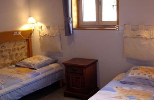Chalmazel-Jeansagniere House | Gîte Écologique à 10 min des Pistes avec Wi-Fi et Environnement Calme - FR-1-496-98