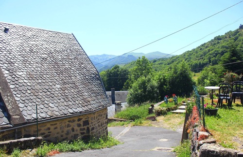 Jassat Cottage | Gîte-Apartment-Mountain view-Wet room