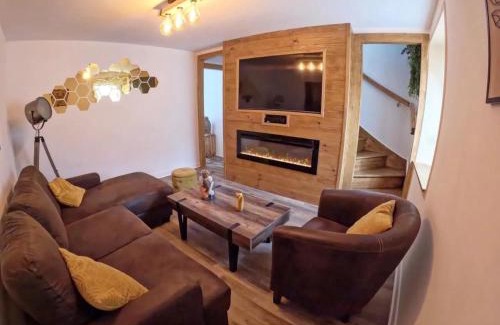 Saint-Nicolas-des-Biefs House | Gîte calme à la montagne avec animaux admis et Wi-Fi - FR-1-489-553