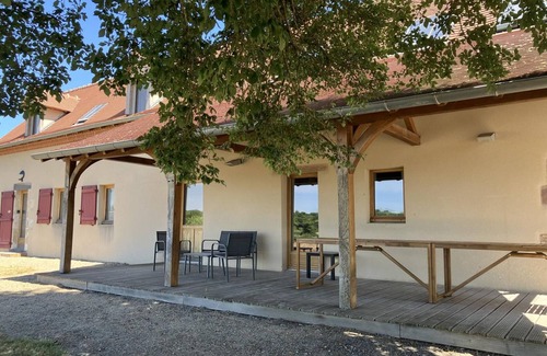 Montbeugny Cottage | Gîte Cerf Ailé in Montbeugny, 14 pers, Pets allowed, Wifi