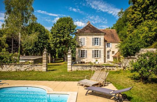 Mailly-le-Chateau Villa | Gîte Château du Colombier - Piscine chauffée