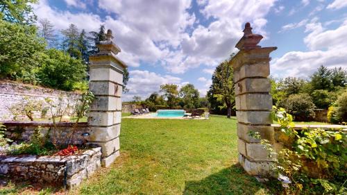 Mailly-le-Chateau Villa | Gîte Château du Colombier - Piscine chauffée