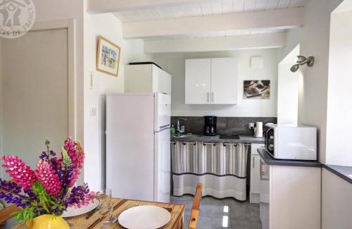 La Chapelle-en-Lafaye Apartment | Gîte chaleureux en pierres, 4 pers, animaux admis - FR-1-496-59