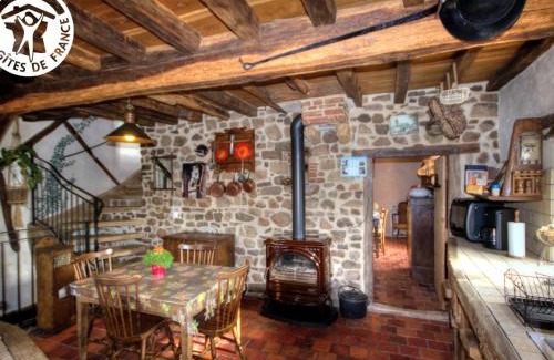 Chirassimont House | Gîte chaleureux avec four à pain, terrasse et jardin - FR-1-496-137