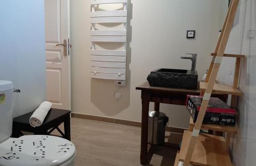 Chalais House | Gîte charentais avec cour privative, baby-équipement, télétravail, vélos, BBQ, animaux acceptés - FR-1-653-170