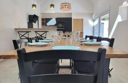 Tremeloir House | Gîte Chemin de Camet entièrement rénové, 8 pers avec 4 chambres et spa Pordic, Côtes d'Armor