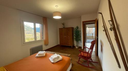 Embrun House | Gîte confort 15 couchages, vue panoramique Montagne Hautes Alpes, Terrasses
