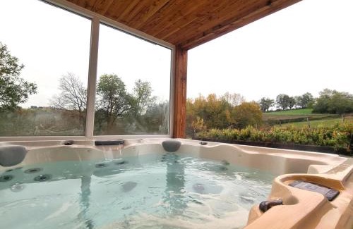 Pouilly-les-Feurs House | Gîte cosy avec spa et balcon dans la nature - FR-1-496-303