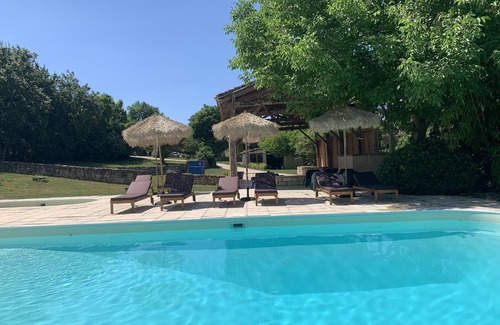 Saint-Leonard House | Gîte de Charme Avec Piscine - 1 à 13 Personnes