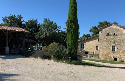 Saint-Leonard House | Gîte de Charme Avec Piscine - 1 à 13 Personnes