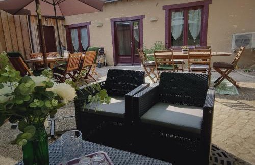 Chateauroux House | Gîte de charme rénové à Châteauroux, jardin privé, jusqu'à 10 pers, proche centre et Belle-Isle - FR-1-591-581