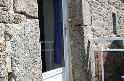 Ploumilliau Cottage | Gîte en Pierre Bretonne Près de la Côte de Granit Rose et sa Petite Ferme