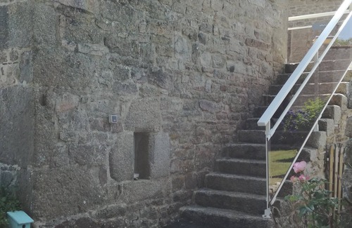 Ploumilliau Cottage | Gîte en Pierre Bretonne Près de la Côte de Granit Rose et sa Petite Ferme