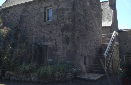 Ploumilliau Cottage | Gîte en Pierre Bretonne Près de la Côte de Granit Rose et sa Petite Ferme