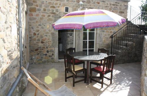 Grospierres House | gîte jaune Ardèche L'Avventura