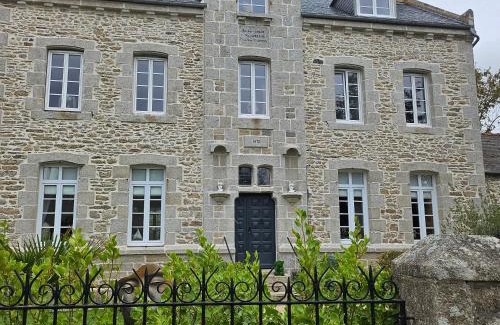 Lanhouarneau Apartment | GÎTE Le Parisien Appartement privé en Duplex avec accès jacuzzi à 10min des plages