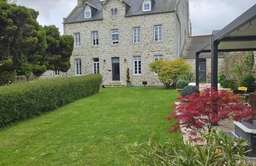 Lanhouarneau Apartment | GÎTE Le Parisien Appartement privé en Duplex avec accès jacuzzi à 10min des plages