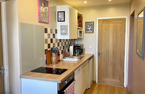 Perriers-en-Beauficel Cottage | Gîte Les Aumônes