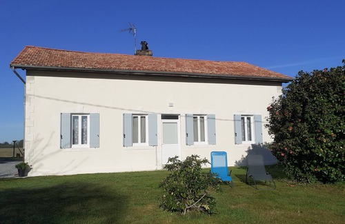 Laluque House | Gîte "les Volets Bleus" : Calme et Grands Espaces au Coeur du Pignada Landais