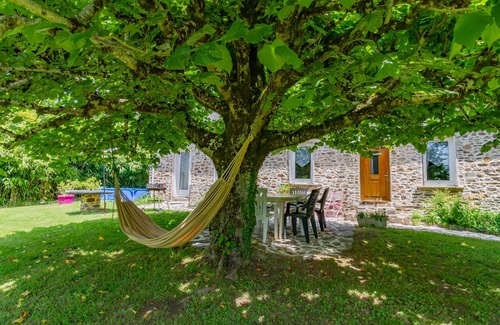 Lagrauliere Cottage | Gîte Loucastan in a green setting