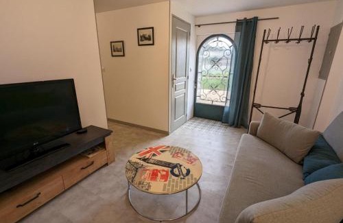 La Rochefoucauld House | Gîte lumineux avec jardin privatif, proche Château de La Rochefoucauld, équipements bébé et vélos inclus - FR-1-653-232