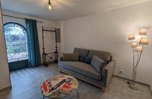 La Rochefoucauld House | Gîte lumineux avec jardin privatif, proche Château de La Rochefoucauld, équipements bébé et vélos inclus - FR-1-653-232