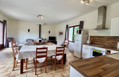 Coutras House | Gîte Nature: Private swimming-pool-Air-conditioning-Games-Horses-5hectares-Haras