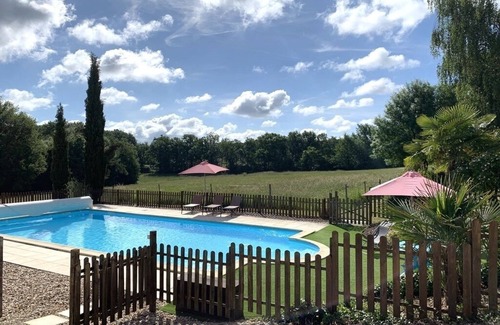 Coutras House | Gîte Nature: Private swimming-pool-Air-conditioning-Games-Horses-5hectares-Haras