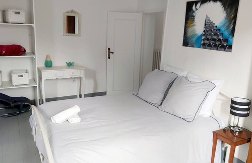 Chateau-Thierry Bed & Breakfast | Gîte Pierre Précieuse