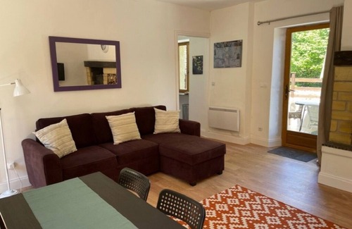 Saint-Cernin-de-lHerm Cottage | Gîte rénové avec piscine privée pour 4 personnes