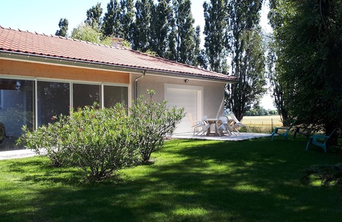 Montluel House | Gîte Spacieux Dans un Cadre Verdoyant