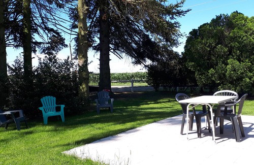 Montluel House | Gîte Spacieux Dans un Cadre Verdoyant