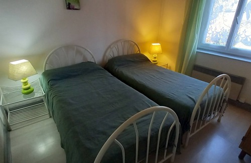 Peschadoires House | Gîte Thiers exit 29 A89 Fair Cournon 25m Park Livradois Forez 6 p 3 ch