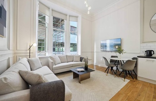 City Centre Glasgow Apartment | (G4) Luxurious 2 Bed Blythswood Flat