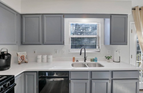 Columbus House | Gahanna Dreaming - 5Br 2 Ba INTEL