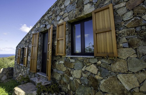 Trinita d'Agultu e Vignola House | Gallurese stazzu in the countryside with sea view above Li Feruli