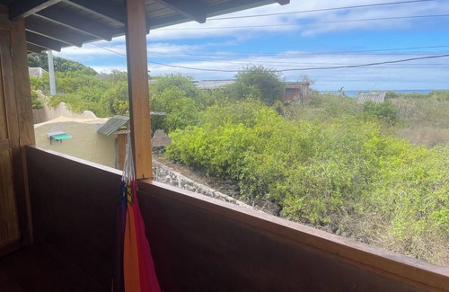 Bahia de la Academia Ski Chalet | Galapagos Chalet: Your Island Home