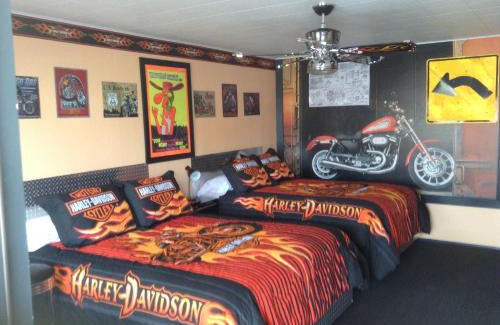 Hatch Hotel | Galaxy of Harley Bikers Between Bryce and Zion