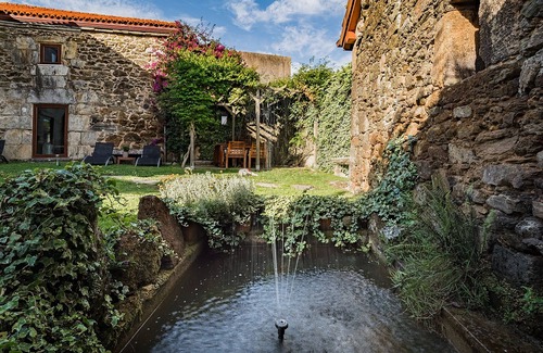 Lemaio Cottage | Galician pazo from the 16th century.