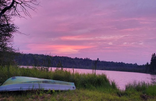 Lanark Highlands Cabin | Gallagher's Getaway. Off grid cabins on private lake