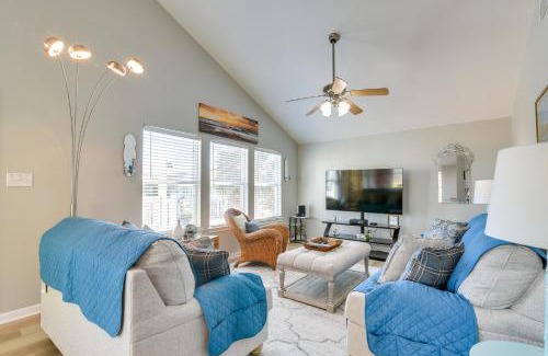 Pirates Beach House | Galveston Getaway Spacious Home Less Than 1 Mi to Beaches