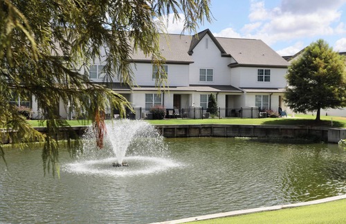 Oxford House | Game Day Ready! 3 Master Suites, Large Loft, and New Furnishings throughout!