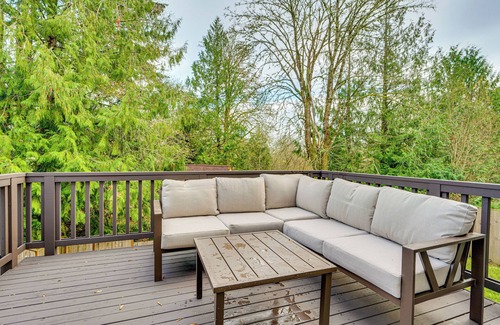Tumwater House | Game Room & Deck: Family-Friendly Tumwater Gem
