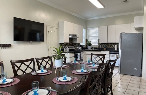 Long Beach House | GaMe RoOm, Sleep 12, Colorful Back Yard, Beach(A)