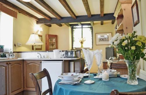 Llangadog House | Gamekeepers Cottage - Hw7729