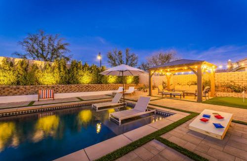 Terra Lago Villa | GAMEROOM, King Beds, Movie Projector, Heated Saltwater Pool, Golf and Games!